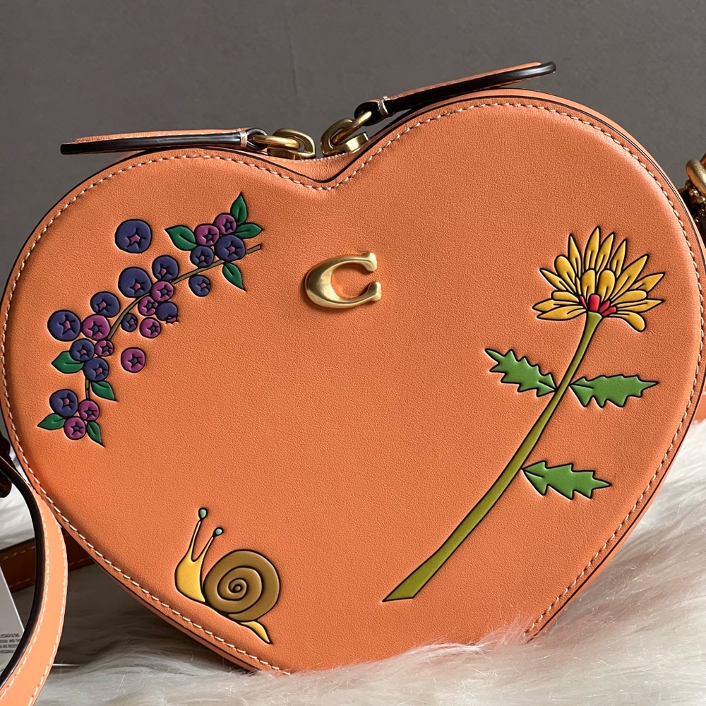 💰SOLD - CK398 - Coach X Observed By Us Heart Crossbody - Picture 2 of 15